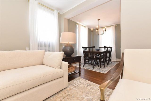 8 BARSTOW #6-D, Great Neck, NY 11021