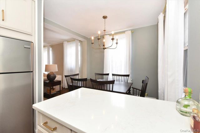 8 BARSTOW #6-D, Great Neck, NY 11021