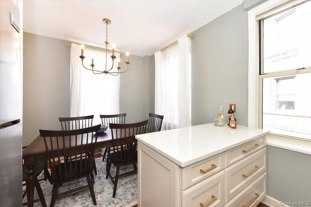 8 BARSTOW #6-D, Great Neck, NY 11021