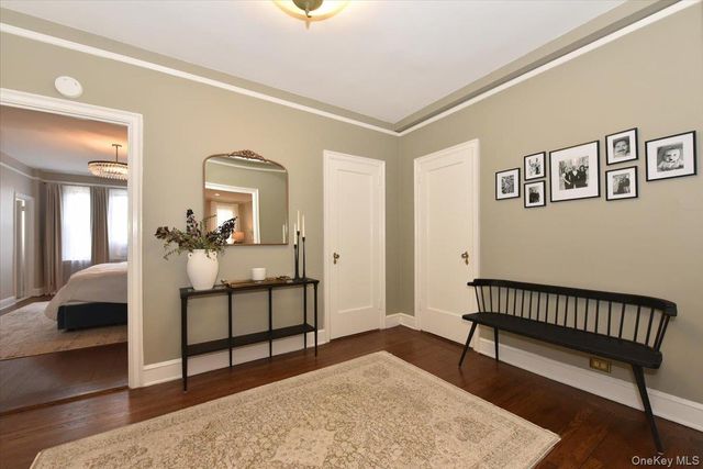 8 BARSTOW #6-D, Great Neck, NY 11021