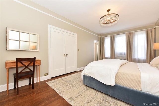 8 BARSTOW #6-D, Great Neck, NY 11021