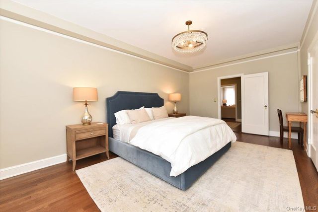 8 BARSTOW #6-D, Great Neck, NY 11021