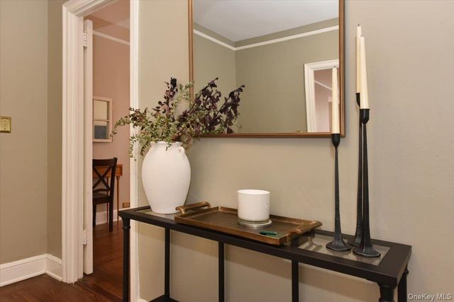 8 BARSTOW #6-D, Great Neck, NY 11021