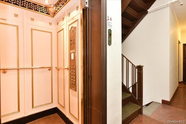 8 BARSTOW #6-D, Great Neck, NY 11021