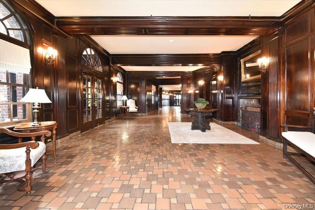 8 BARSTOW #6-D, Great Neck, NY 11021