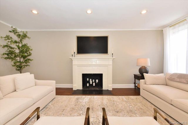 8 BARSTOW #6-D, Great Neck, NY 11021