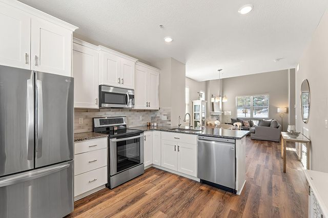 2651 New Century Boulevard S, Maplewood, MN 55119