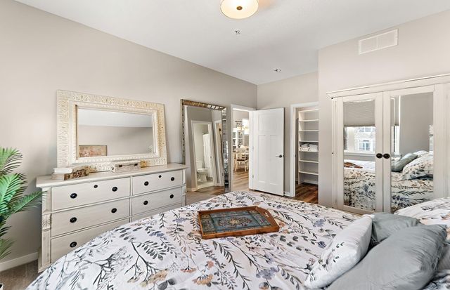 2651 New Century Boulevard S, Maplewood, MN 55119