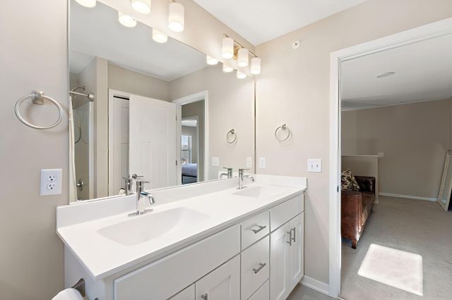 2651 New Century Boulevard S, Maplewood, MN 55119