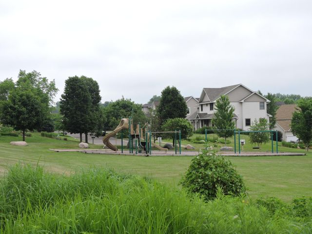 2651 New Century Boulevard S, Maplewood, MN 55119