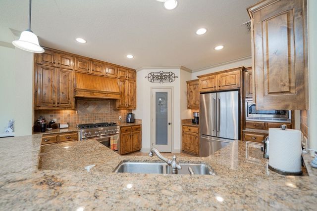 1000 Riverwood, Longview, TX 75604