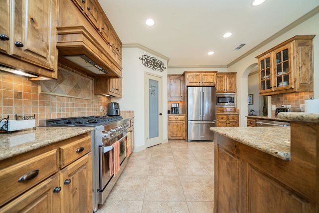 1000 Riverwood, Longview, TX 75604