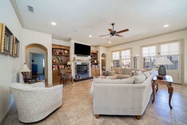 1000 Riverwood, Longview, TX 75604