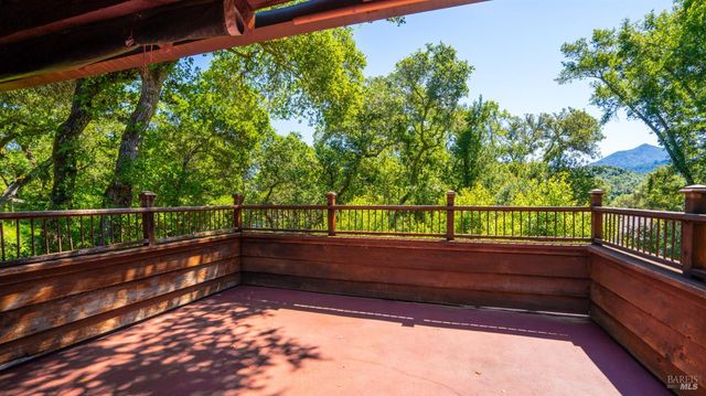 22 Oak Rd, Fairfax, CA 94930