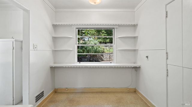 22 Oak Rd, Fairfax, CA 94930