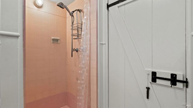 22 Oak Rd, Fairfax, CA 94930