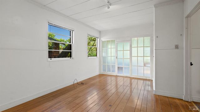 22 Oak Rd, Fairfax, CA 94930