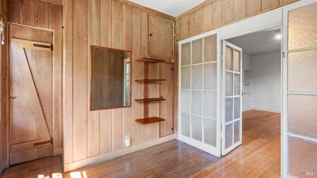 22 Oak Rd, Fairfax, CA 94930