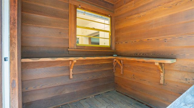 22 Oak Rd, Fairfax, CA 94930