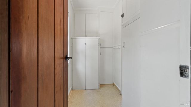 22 Oak Rd, Fairfax, CA 94930