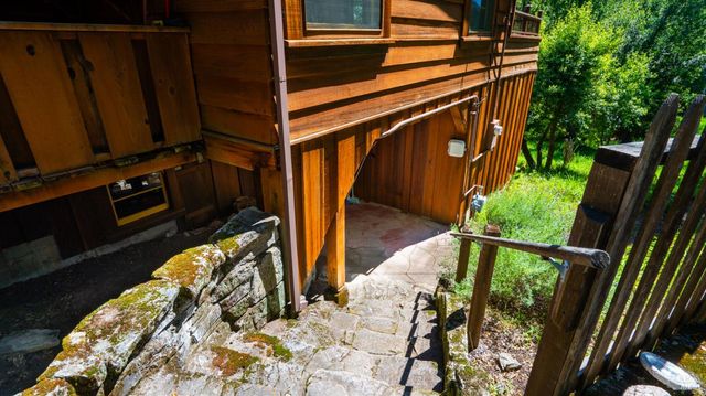 22 Oak Rd, Fairfax, CA 94930