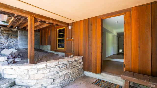 22 Oak Rd, Fairfax, CA 94930