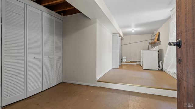 22 Oak Rd, Fairfax, CA 94930