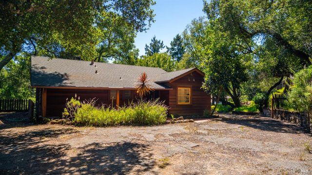 22 Oak Rd, Fairfax, CA 94930