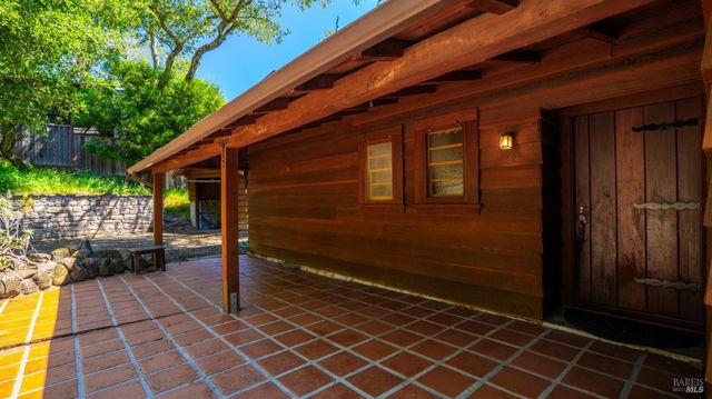 22 Oak Rd, Fairfax, CA 94930