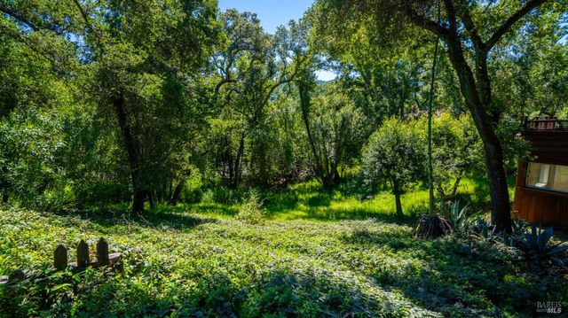 22 Oak Rd, Fairfax, CA 94930