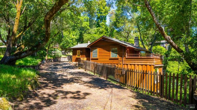 22 Oak Rd, Fairfax, CA 94930