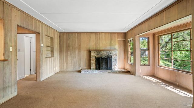 22 Oak Rd, Fairfax, CA 94930