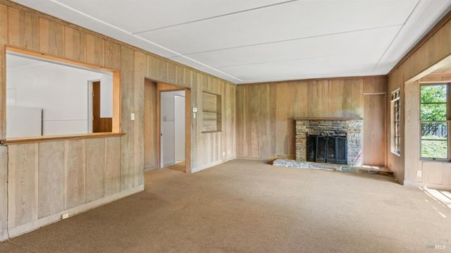 22 Oak Rd, Fairfax, CA 94930