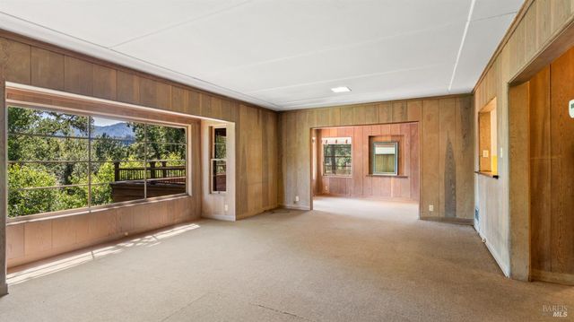 22 Oak Rd, Fairfax, CA 94930