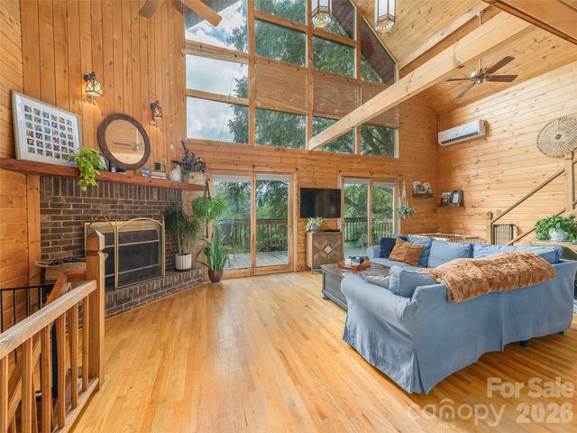 215 Hall Top Road, Waynesville, NC 28786