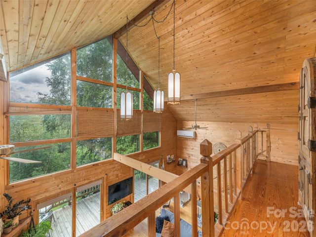 215 Hall Top Road, Waynesville, NC 28786
