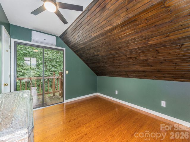 215 Hall Top Road, Waynesville, NC 28786