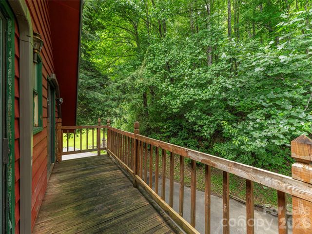 215 Hall Top Road, Waynesville, NC 28786
