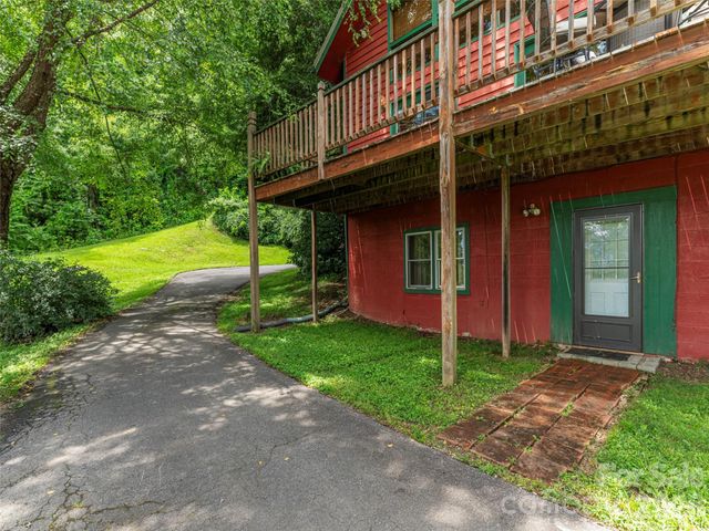 215 Hall Top Road, Waynesville, NC 28786