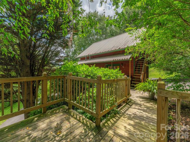 215 Hall Top Road, Waynesville, NC 28786