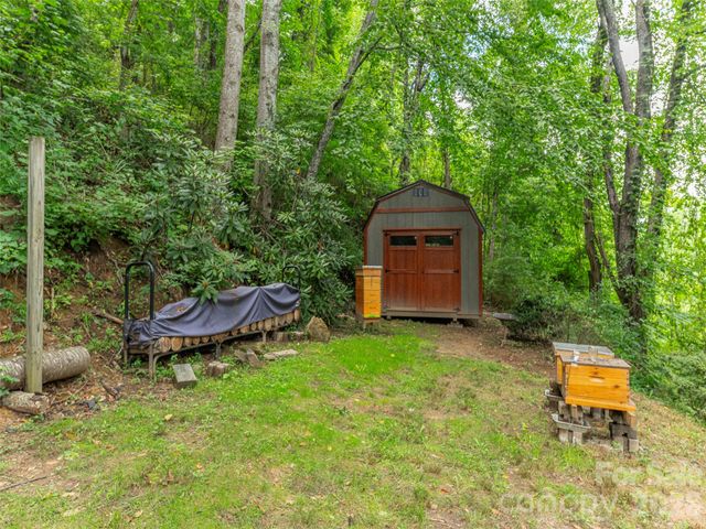 215 Hall Top Road, Waynesville, NC 28786