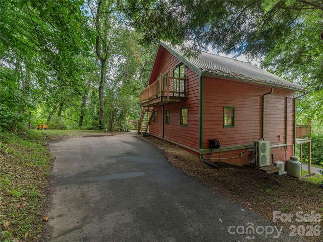 215 Hall Top Road, Waynesville, NC 28786