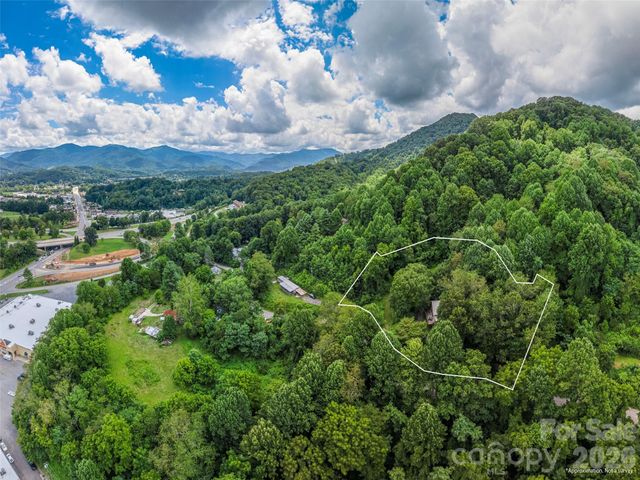 215 Hall Top Road, Waynesville, NC 28786