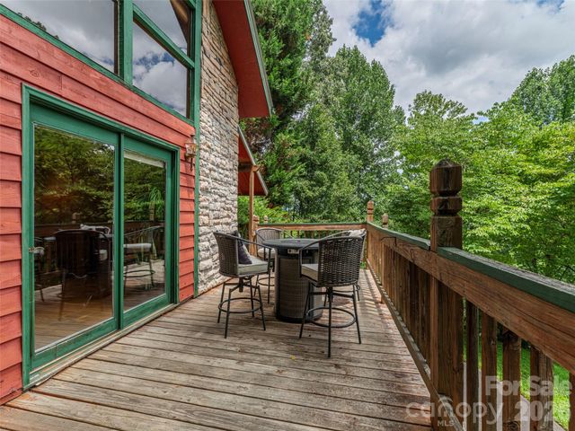 215 Hall Top Road, Waynesville, NC 28786