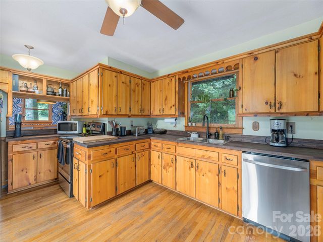 215 Hall Top Road, Waynesville, NC 28786