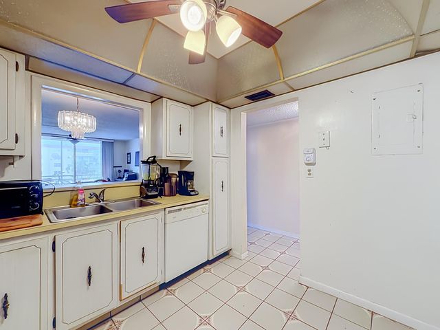 410 NW 68th Avenue 301, Plantation, FL 33317