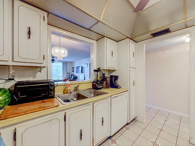 410 NW 68th Avenue 301, Plantation, FL 33317