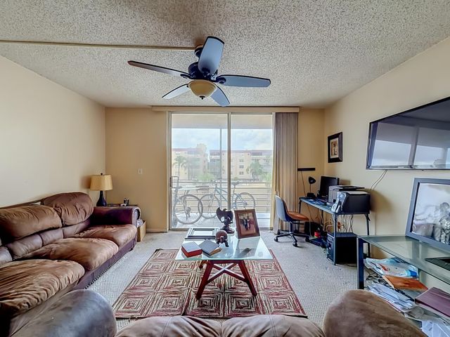 410 NW 68th Avenue 301, Plantation, FL 33317