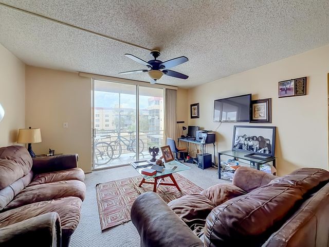 410 NW 68th Avenue 301, Plantation, FL 33317