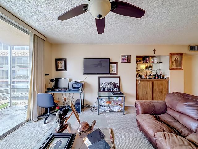 410 NW 68th Avenue 301, Plantation, FL 33317